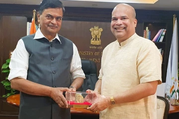 மிலிந்த மொரகொடவால் இந்திய அமைச்சருக்கு வழங்கப்பட்ட பரிசு