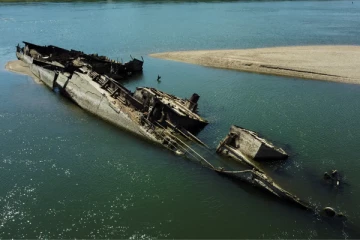 ஐரோப்பாவில் வரலாறு காணாத வறட்சி: நதியில் வெளிப்பட்ட 2ஆம் உலகப்போர் காலத்து ஜேர்மன் போர்க்கப்பல்! புகைப்படங்கள் வைரல்