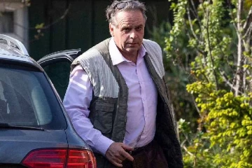 பெண் உறுப்பினர் அருகிலேயே ஆபாச படம் பார்த்த எம்.பி இவர் தான்: அவர் மனைவி கூறிய ஒற்றை வார்த்தை