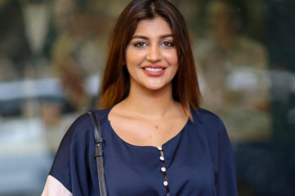 விபத்துக்கு பிறகு மீண்டும் புது கார் வாங்கிய யாஷிகா! விலை இத்தனை லட்சமா? | Yashika Aannand Buys A New Car விபத்துக்கு பிறகு மீண்டும் புது கார் வாங்கிய யாஷிகா! விலை இத்தனை லட்சமா? | Yashika Aannand Buys A New Car