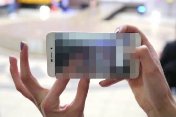 மாணவியுடன் நெருக்கம்... ஆபாச புகைப்படத்தை வைத்து காதலன் செய்த அதிர்ச்சி காரியம்!