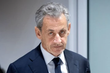 பிரான்ஸ் முன்னாள் ஜனாதிபதிக்கு கொலை மிரட்டல் விடுத்த மூன்று கைதிகள் கைது