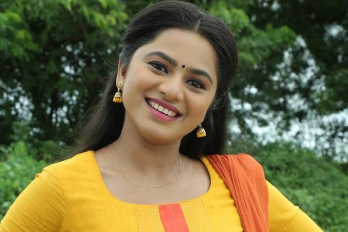 ஆடுகளம் சீரியலில் இருந்து வெளியேறிய டெல்னா டேவிஸ் தொடருக்காக வாங்கிய சம்பளம்... எவ்வளவு தெரியுமா? | Delna Davis Salary For Aadukalam Serial ஆடுகளம் சீரியலில் இருந்து வெளியேறிய டெல்னா டேவிஸ் தொடருக்காக வாங்கிய சம்பளம்... எவ்வளவு தெரியுமா? | Delna Davis Salary For Aadukalam Serial