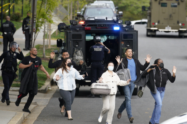 அமெரிக்காவை உலுக்கிய துப்பாக்கி சூடு தாக்குதல் | 2 Killed Several Injured In Nc Shooting அமெரிக்காவை உலுக்கிய துப்பாக்கி சூடு தாக்குதல் | 2 Killed Several Injured In Nc Shooting