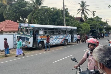மட்டக்களப்பில் திடீரென ஏற்பட்ட அசம்பாவிதம்.. பயணிகளுக்கு நேர்ந்த நிலை?