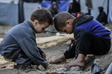 உலகில் பெற்றோரை இழந்த குழந்தைகள் அதிகம் கொண்ட பகுதியாக மாறியுள்ள காசா