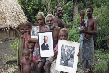 அவர் எங்கள் கடவுள்...இளவரசர் பிலிப் மரணத்துக்காக ஒப்பாரி வைத்து அழும் பெண்கள்: இல்லை இல்லை பிரித்தானியாவில் இல்லை!