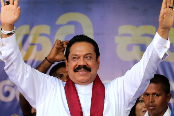 மகிந்தவின் வீட்டுக்கு முன்னால் திரண்ட பொதுமக்கள்! | Civilians Invading Mahinda S House