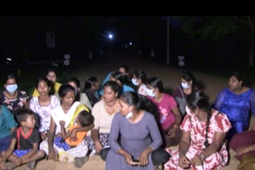 சிறிலங்கா இராணுவத்தில் பணிபுரியும் தமிழ் பெண்கள் வீதிக்கிறங்கி போராட்டம்