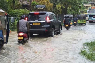 காலி நகரின் பல வீதிகள் வெள்ளத்தில் மூழ்கியது; போக்குவரத்து ஸ்தம்பிதம்