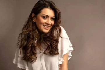 கம்பியில் தொங்கிய நடிகை ஹன்சிகா.. வைரலாகும் வீடியோ