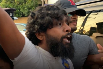 මිරිහාන උණුසුම් වෙයි - සමාජ මාධ්ය ක්රියාකාරී අනුරුද්ධ බණ්ඩාර සහ ධානීෂ් අලී අත්අඩංගුවට..(VIDEO)