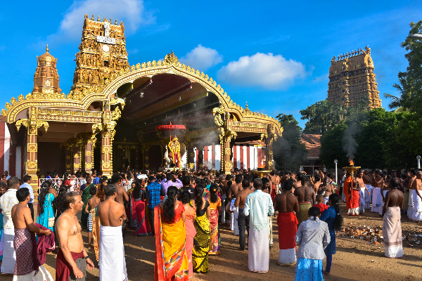 நல்லூர் தேர் உற்சவத்தின் போது ஐவர் கைது | Nallur Tample Fastival Thife Arrested