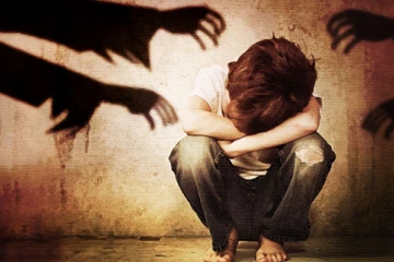 10 வயது சிறுவனுக்கு பாலியல் வன்கொடுமை - 22 வயது ஆசிரியை செய்த கொடுமை