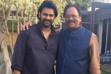 பிரபல நடிகர் பிரபாஸின் வீட்டில் நிகழ்ந்த துயரம்! கண்ணீரில் தெலுங்கு திரையுலகம்