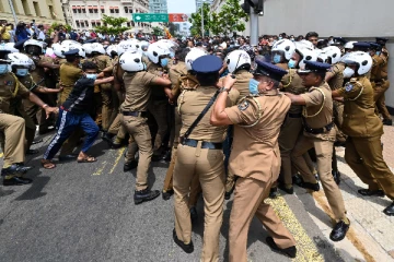 காவல்துறை அதிகாரி மீது தாக்குதல் - இளைஞன் கைது