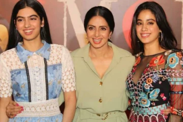 இவ்ளோ நெருக்கமா? மாஜி காதலருடன் இரவு பார்ட்டியில் ஸ்ரீதேவி மகள்! புகைப்படம்