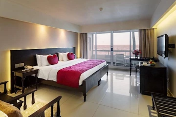 ஹோட்டலில் தங்கியிருந்த வெளிநாட்டு பெண்ணுக்கு காத்திருந்த அதிர்ச்சி!