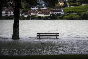 கரைகளை உடைத்த சுவிட்சர்லாந்தின் Biel ஏரி