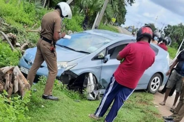 வவுனியா - செட்டிக்குளத்தில் பொலிஸ் பொறுப்பதிகாரியின் கார் விபத்து: இருவர் காயம்