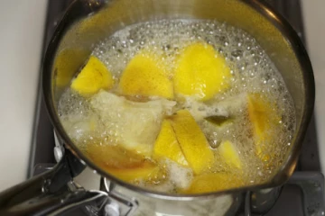 தினமும் இந்த நேரத்துல எலுமிச்சை வேக வைத்த நீரை குடித்தால் எடை சட்டென்று குறையும்...எப்படி தெரியுமா?