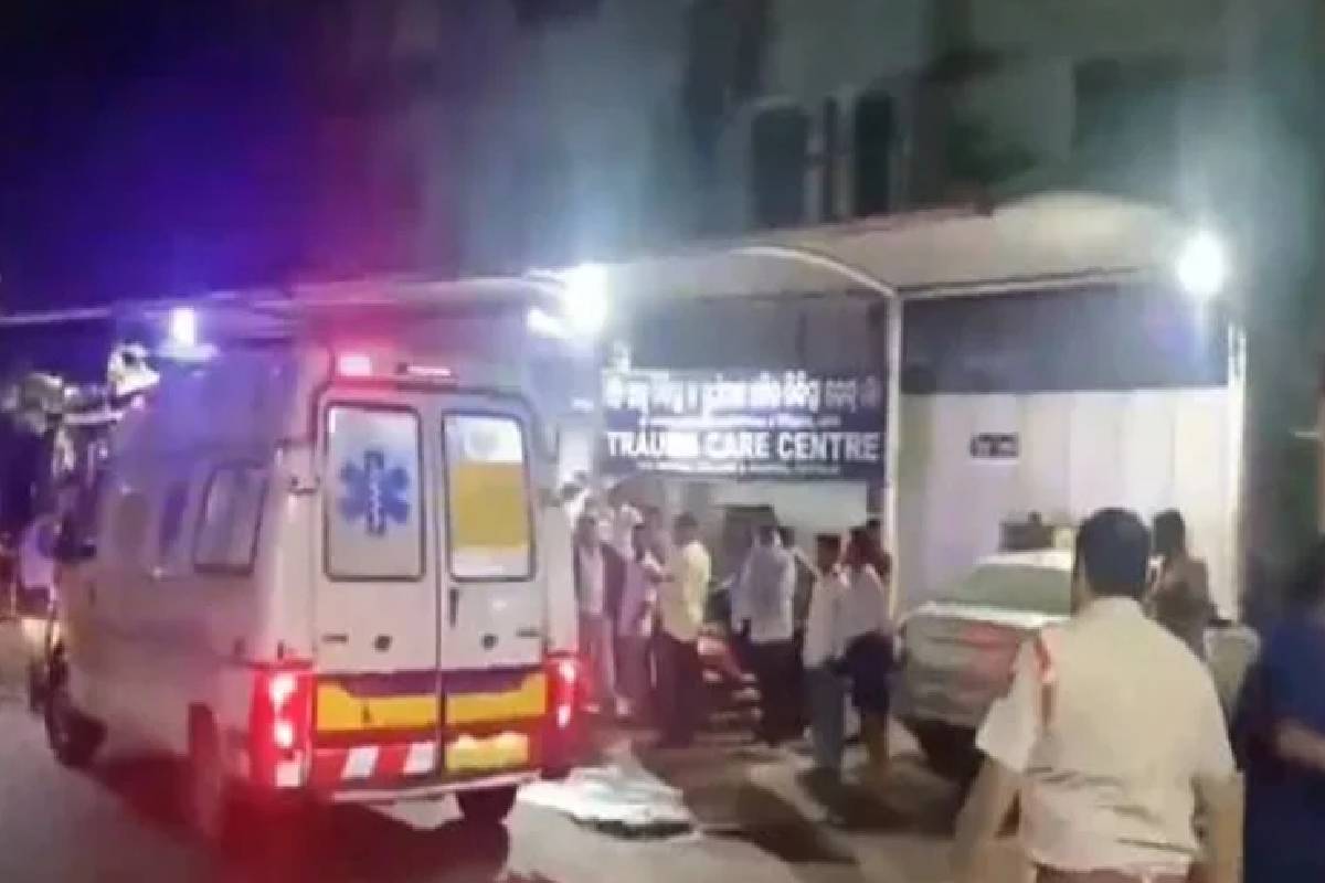 இந்தியாவில் மருத்துவமனை ஒன்றில் பயங்கர தீ விபத்து ; 10 பேர் உயிரிழப்பு | Massive Fire Breaks Out Hospital In India 10 Dead