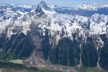 சுவிஸ் பனிப்பாறைச்சரிவு: ஆய்வாளர்கள் கூறும் தகவல்