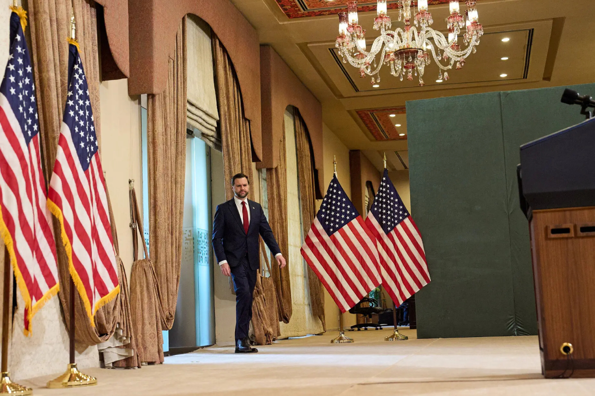 தொடரும் அமெரிக்கா - ஈரான் முறுகல் நிலை : போர் நிறுத்தம் குறித்து வெளியான தகவல் | Us Iran War Vance S Trip On Hold