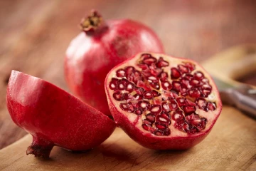 பிரமிக்க வைக்கும் மாதுளையின் நன்மைகள்  - இனிமேல் வேண்டாம்ன்னு சொல்லாதீங்க