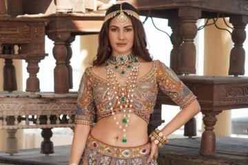 தனுஷ் பட நடிகை அமேரா தஸ்தூரா இது!! லேட்டஸ்ட் போட்டோஷூட்.. எப்படி இருக்கிறார் பாருங்க