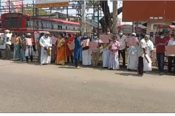 பொருட்களின் விலையேற்றத்திற்கும், பொருளாதார சீரழிவிற்கும் எதிர்ப்பு தெரிவித்து ஆர்ப்பாட்டம்