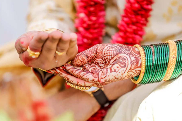 ஏமாற்றிய புறோக்கரால் தாலிகட்டியவுடன் வெளியேறிய யாழ் யுவதி ; தவிக்கும் லண்டன் மாப்பிள்ளை | Jaffa Girl Left After Getting Married London Groom