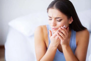 தாங்கமுடியாத பல்வலியால் அவஸ்தைப்படுகிறீர்களா? எளிய வீட்டு வைத்தியம் இதோ