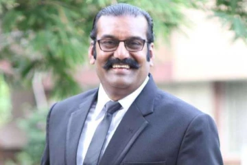 நடிகர் நெப்போலியனின் திருமண புகைப்படத்தை பார்த்துள்ளீர்களா?- அப்போது எப்படி உள்ளார் பாருங்க