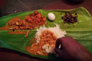 கோட்டாபயவின் மாளிகையில் நள்ளிரவில் நடந்த தடபுடல் விருந்து