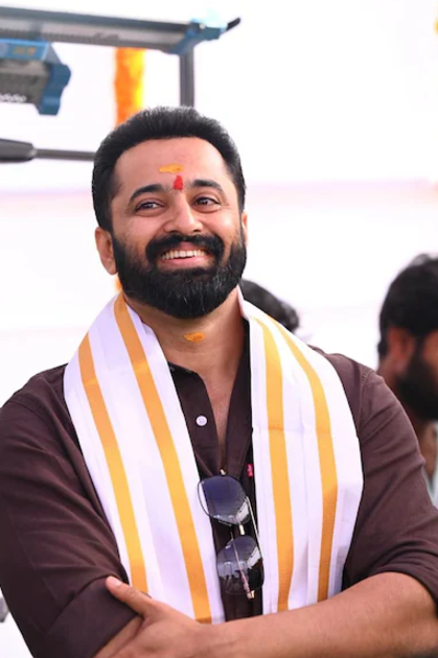 பிரதமர் மோடியின் பயோபிக் திரைப்படம்.., மோடியாக நடிக்கும் பிரபல தமிழ் நடிகர் யார் தெரியுமா? | Pm Narendra Modi Biopic Maa Vande Starts Shoot