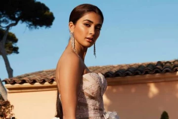 மாற்றிக்கொள்ள ஆடையின்றி தவித்த நடிகை பூஜா ஹெக்டே! இதக்கூடவா கவனிக்காம போவீங்க!!