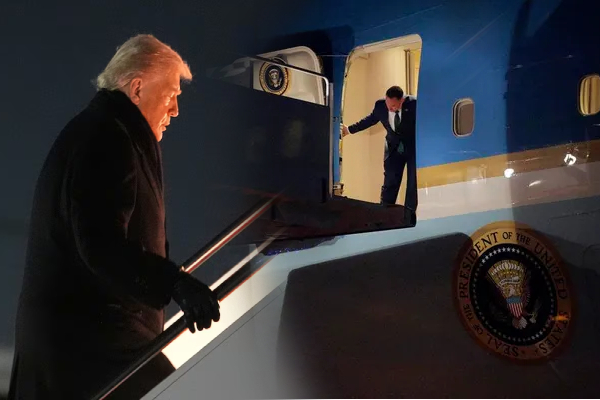 சுவிஸ் செல்ல டிரம்ப் சென்ற விமானத்தில் கோளாறு ; அவசரமாக தரையிறக்கம்! | Trump To Switzerland Fligt Technical Problem