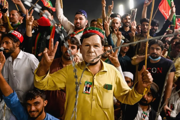 இம்ரான் கான் கொல்லப்பட்டாரா...! அதிரும் பாகிஸ்தான் - வெடிக்கும் போராட்டம் | Imran Khan Protest Section 144 In Rawalpindi இம்ரான் கான் கொல்லப்பட்டாரா...! அதிரும் பாகிஸ்தான் - வெடிக்கும் போராட்டம் | Imran Khan Protest Section 144 In Rawalpindi