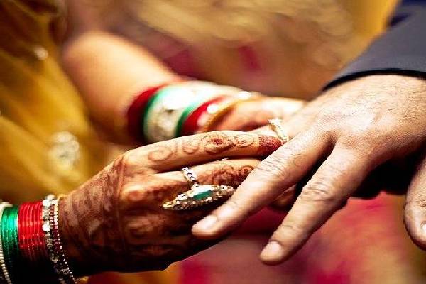 மோட்டார் சைக்கிளில் பயணித்த காதலர்கள்: காதலிக்கு நேர்ந்த சோகம் | Lover Among The Lovers Who Traveled Motorcycle