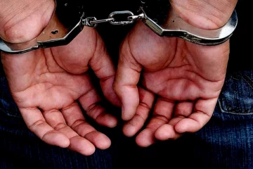 ව්‍යාජ නමකින් පෙනීසිටි, අල්ලාගත් සැකකරුවෙකු පලා ගිහින්.