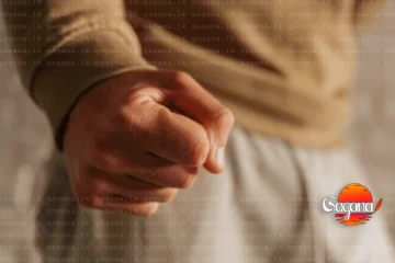 අම්මට අමානුෂිකව ගහලා බේරන්න ආපු මල්ලිටත් ගුටි