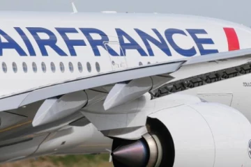 நடுவானில் சண்டையிட்ட பிரான்ஸ் விமானிகள்! அதிரடி நடவடிக்கை எடுத்த நிறுவனம்