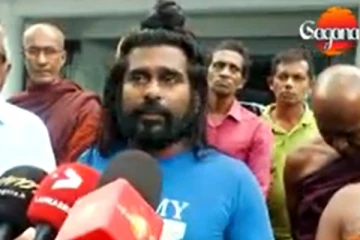 9 වනදා අරගලයට එන්න - සමාජ ක්‍රියාකාරී තරුණයෙක් ජනතාවගෙන් ඉල්ලයි..(VIDEO)