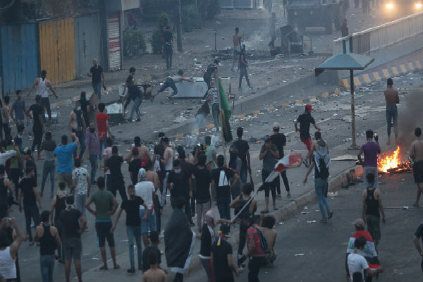 ஈராக்கில் வெடித்த வன்முறையால் பரபரப்பு! | Excited By The Violence That Broke Out In Iraq