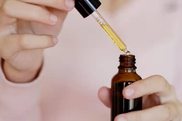 2 சொட்டு விடுங்க.. அடிவயிற்று பிரச்சனைகள் சரியாகும் | Neem Oil Benefits In Tamil