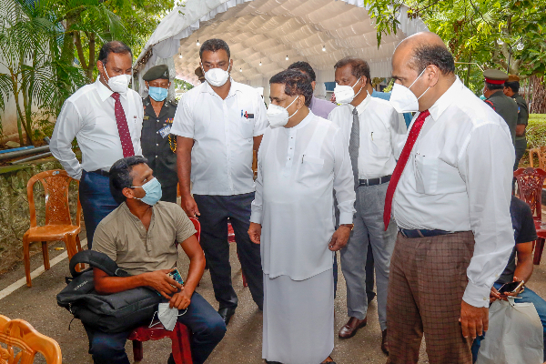 විදෙස්ගත වන ශ්‍රී ලාංකික ශ්‍රමිකයන්ට එන්නත්  අද සිට ... | Srilanka Health