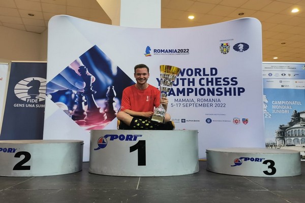 உலக அரங்கில் சாதனை படைத்த மொன்றியல் இளைஞன் | Montreal Teen World Junior Chess Champion