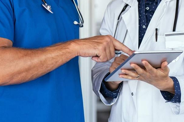 இலங்கை விட்டு வெளியேறும் அதிகமான வைத்தியர்கள்! | More Doctors Leaving Sri Lanka Every Month