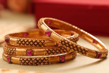 தொடர் சரிவில் தங்கம் விலை - நகைப்பிரியர்கள் மகிழ்ச்சி